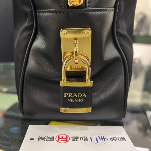 東區正精品㊣PRADA 1BB131 黑色尼龍金三角牌皮革背帶手提包肩背包保齡球包 RZ6130-6