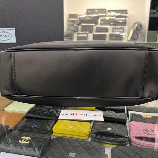 東區正精品㊣PRADA 1BB131 黑色尼龍金三角牌皮革背帶手提包肩背包保齡球包 RZ6130-8