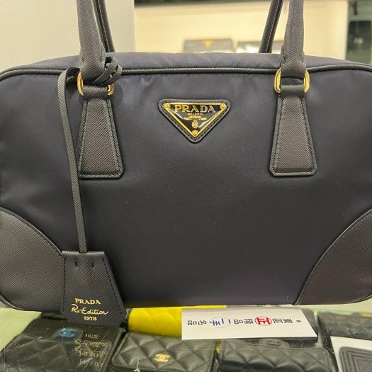 東區正精品㊣PRADA 1BB115 1978 深藍色尼龍金三角牌皮革背帶斜背包肩背包保齡球包兩用包 RZ6131-2
