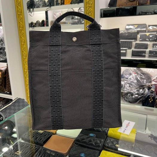 東區正精品㊣ HERMES HERLINE 深灰色帆布H LOGO釦子拉鍊手提包公事包帆布包電腦包後背包中款 RZ6132-0