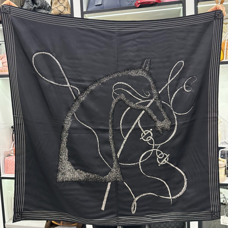 Hermes 限量手工釘珠 馬頭黑色絲巾90x90-0