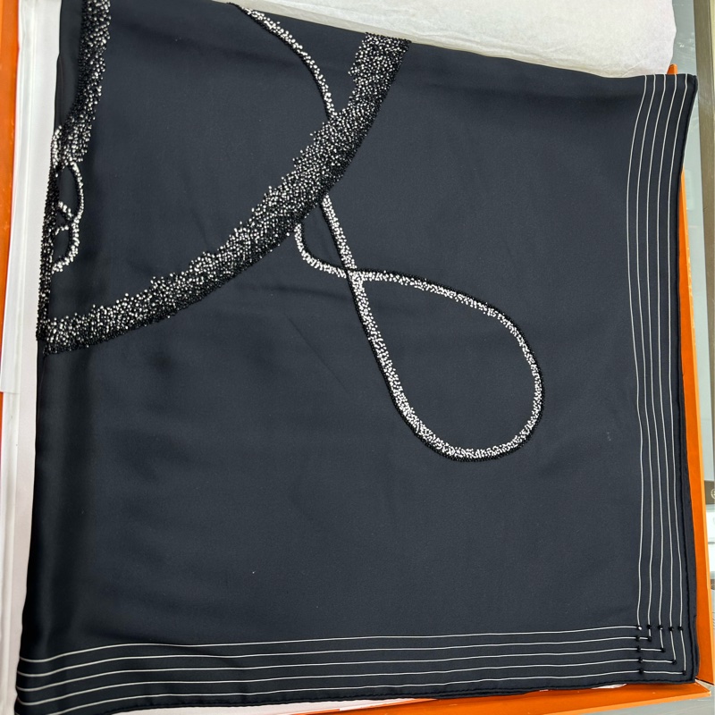 Hermes 限量手工釘珠 馬頭黑色絲巾90x90-4