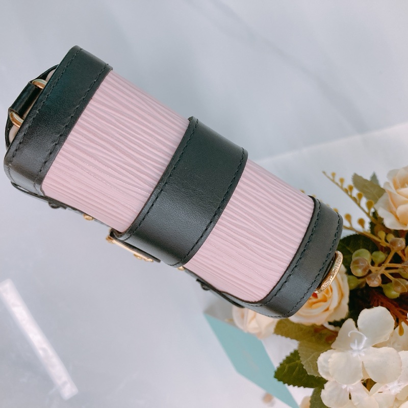 MS0470 LOUIS VUITTON 路易威登樹皮紋硬盒子電話鍊帶包包VERTICAL TRUNK POCHETTE EPI CALFSKIN-5