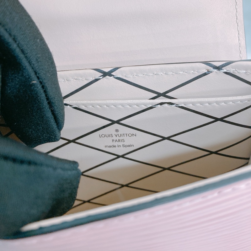 MS0470 LOUIS VUITTON 路易威登樹皮紋硬盒子電話鍊帶包包VERTICAL TRUNK POCHETTE EPI CALFSKIN-13