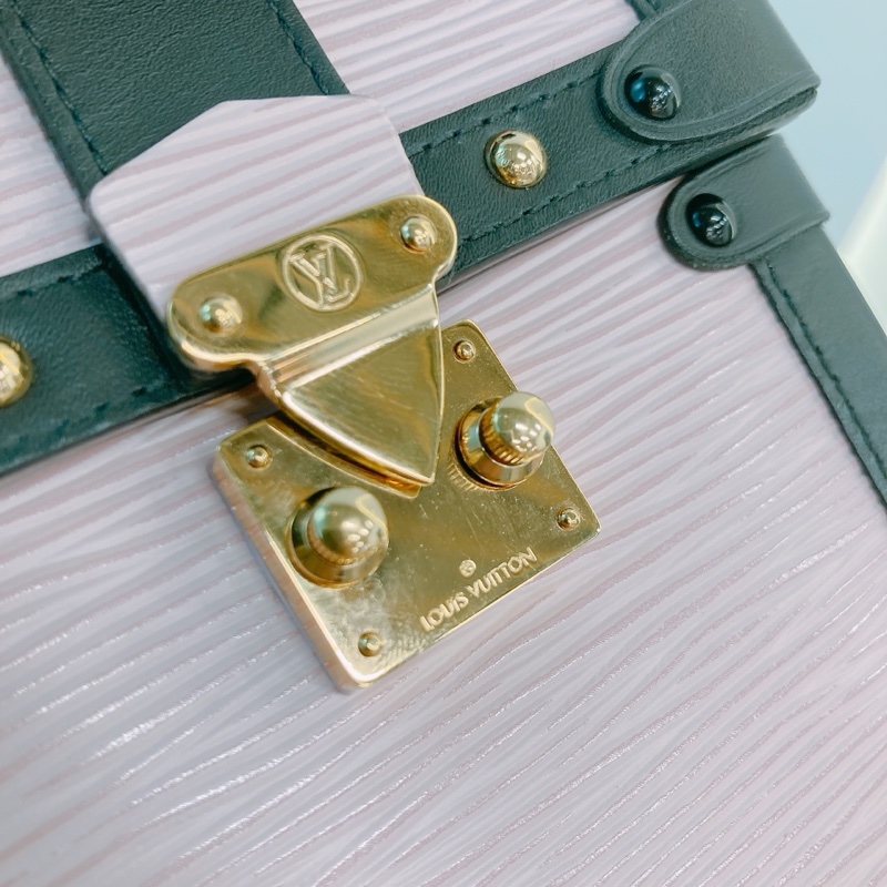 MS0470 LOUIS VUITTON 路易威登樹皮紋硬盒子電話鍊帶包包VERTICAL TRUNK POCHETTE EPI CALFSKIN-23