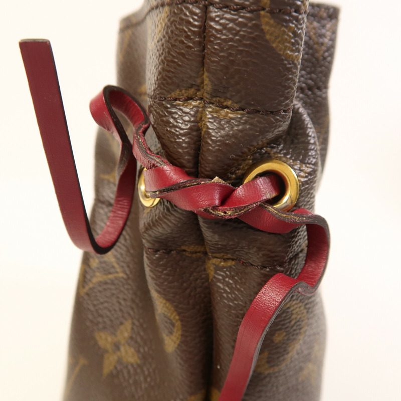 LOUIS VUITTON Monogram Noe Pouch金扣手拿包-11