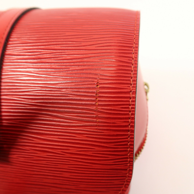 LOUIS VUITTON Epi Soufflot金扣肩背袋-10