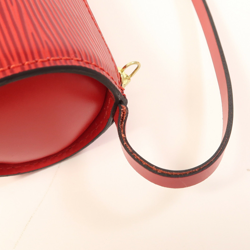 LOUIS VUITTON Epi Soufflot金扣肩背袋-18