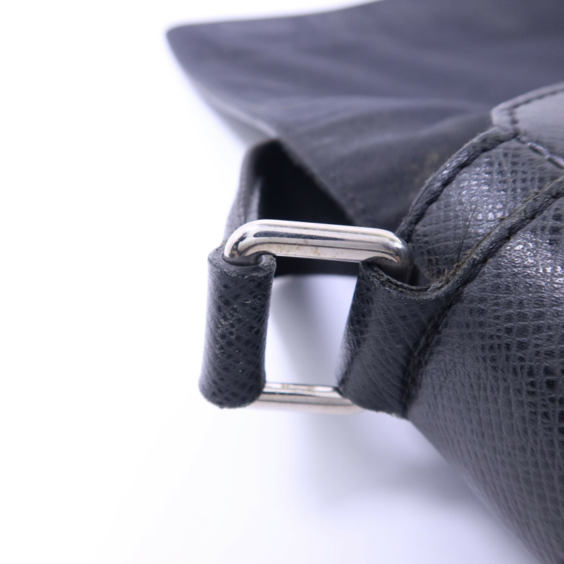 LOUIS VUITTON Taiga Roman MM銀扣肩背袋-10