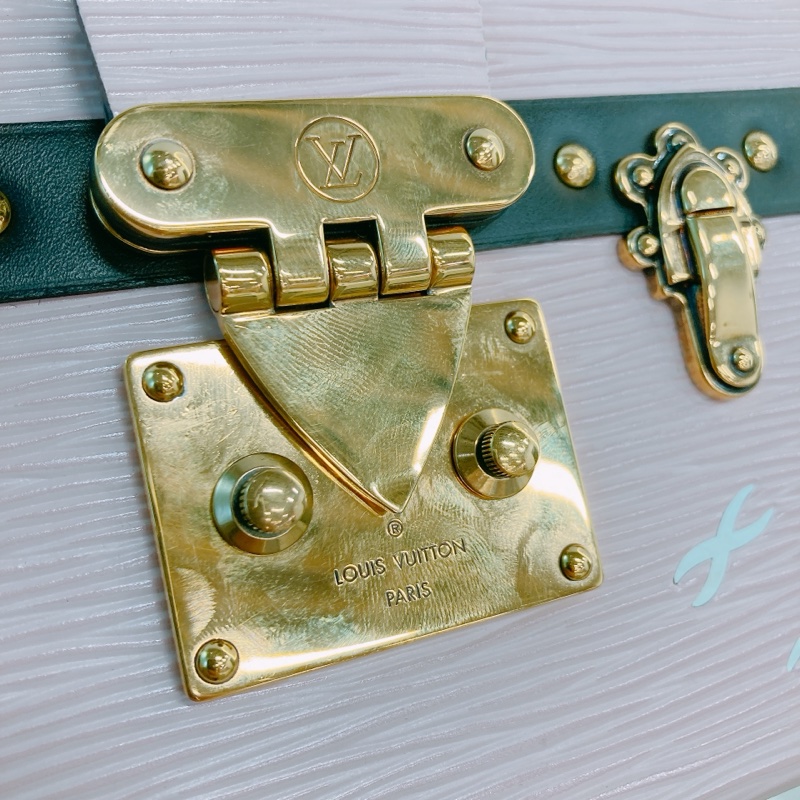 MS0471 LOUIS VUITTON 路易威登經典硬盒子樹皮紋肩帶包包TRUNK CLUTCH EPI CALFSKIN-17