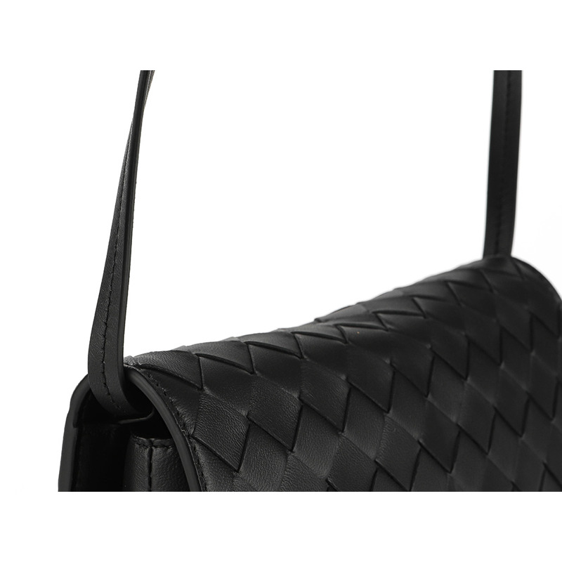 BOTTEGA VENETA 24SS 女士斜背包-10