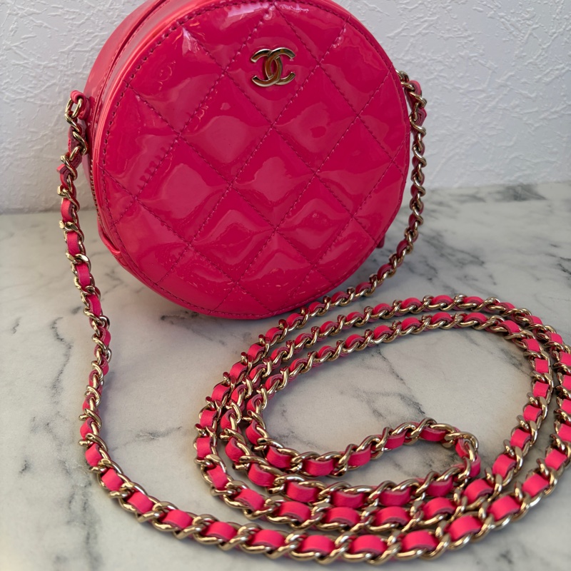 Chanel 桃粉色漆皮圓餅鏈包❣️可愛第一名-0