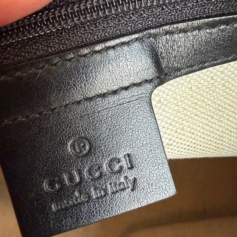 Gucci 黑色壓紋手拿包💙-7