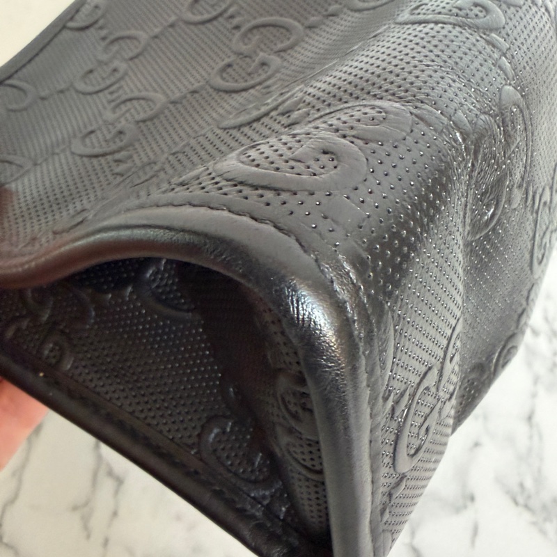 Gucci 黑色壓紋手拿包💙-21