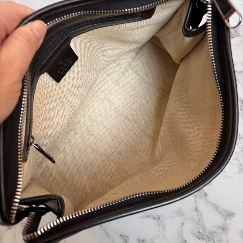 Gucci 黑色壓紋手拿包💙-22