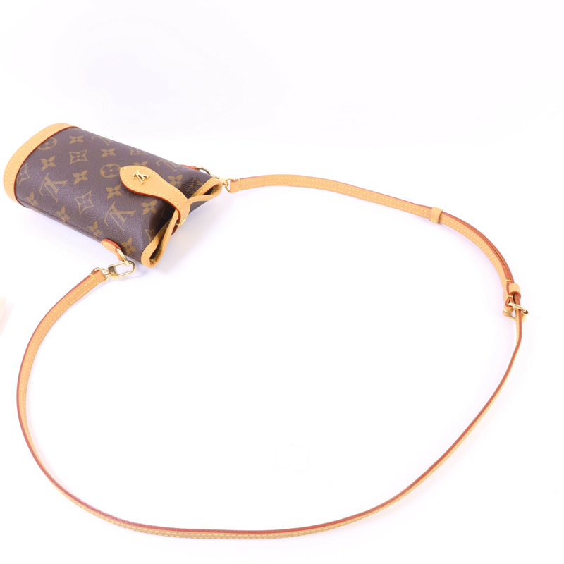LOUIS VUITTON Monogram Fold Me Pouch金扣肩背袋-4