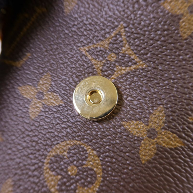 LOUIS VUITTON Monogram Fold Me Pouch金扣肩背袋-7