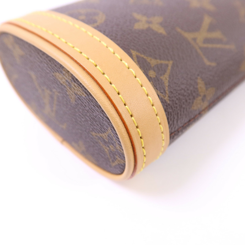 LOUIS VUITTON Monogram Fold Me Pouch金扣肩背袋-10