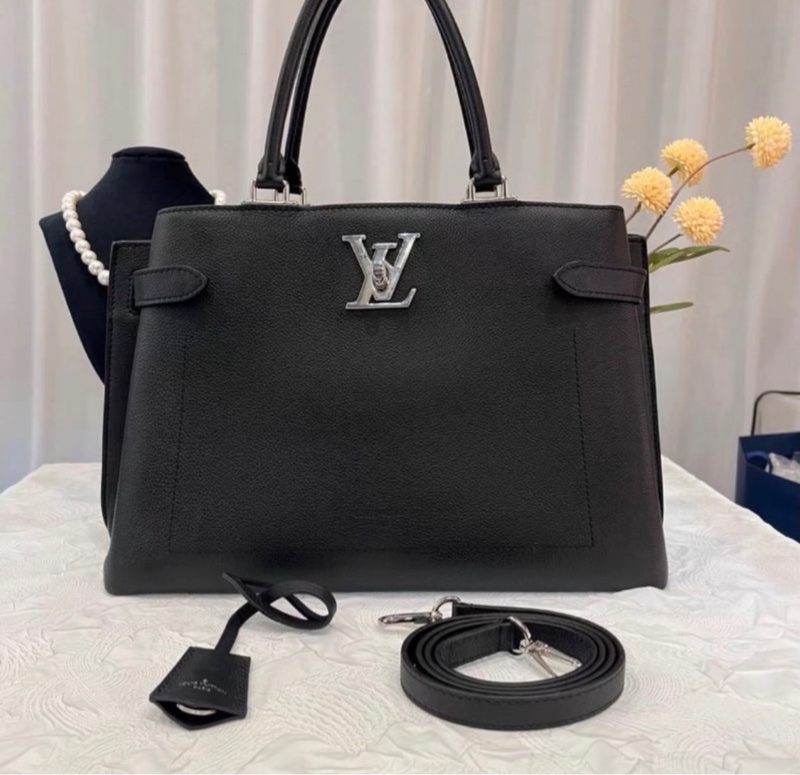 LV Lockme Day 黑色全皮手提肩背包31*24*16 99新配件塵袋-0