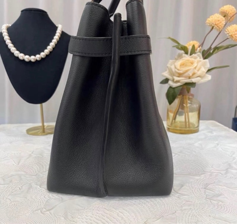 LV Lockme Day 黑色全皮手提肩背包31*24*16 99新配件塵袋-4