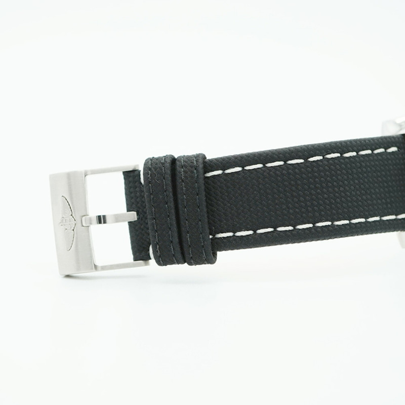 百年靈復仇者A32397白色錶盤男士腕錶-4