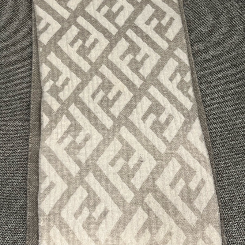 Fendi cashmere 克什米爾 漸層灰圍巾 專櫃3萬多-7