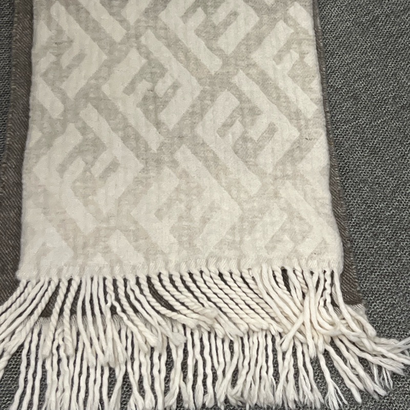 Fendi cashmere 克什米爾 漸層灰圍巾 專櫃3萬多-8