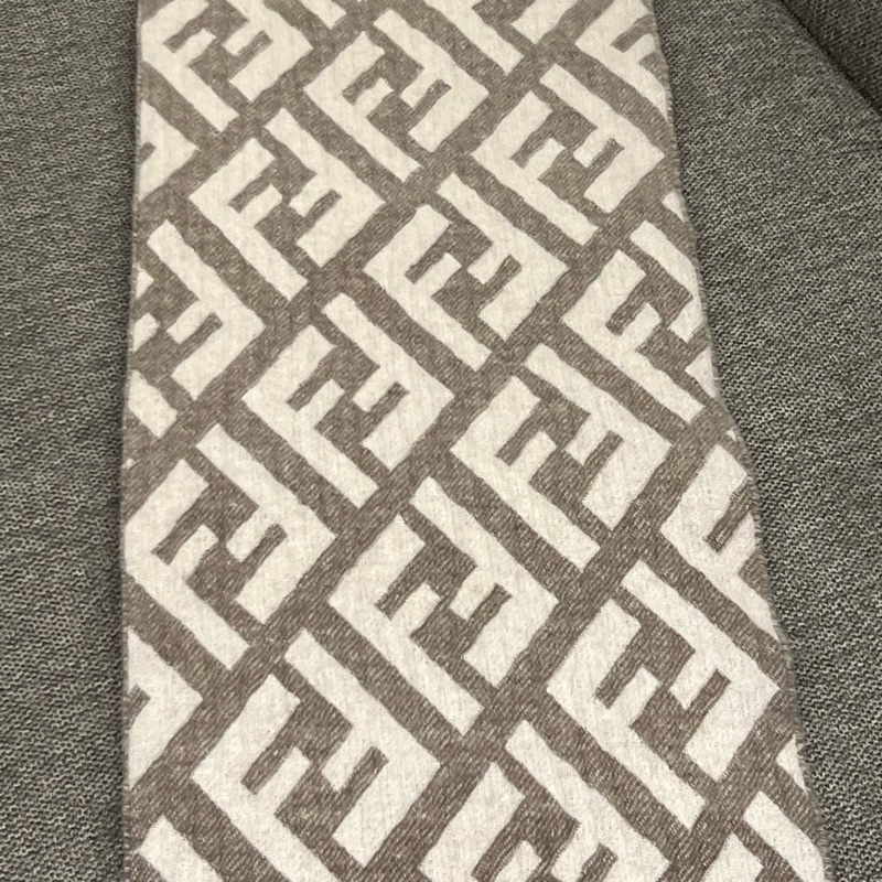 Fendi cashmere 克什米爾 漸層灰圍巾 專櫃3萬多-9