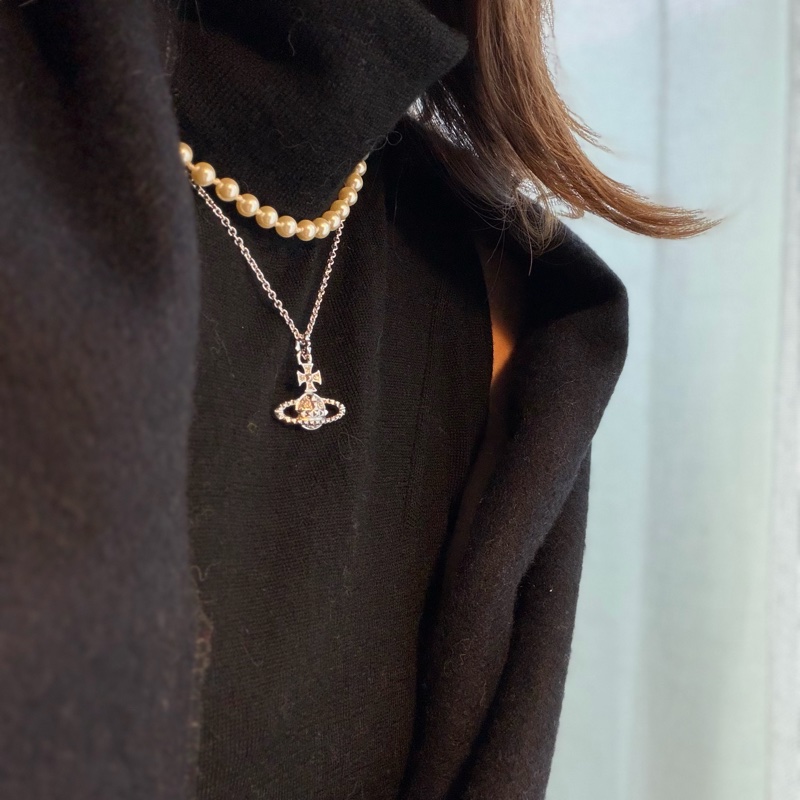 Vivienne Westwood🪐 Mayfair Bas Relief Earrings經典款項鍊 卯釘設計-1