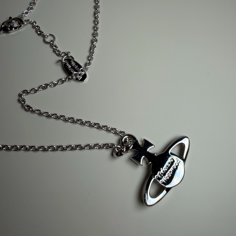 Vivienne Westwood🪐 Mayfair Bas Relief Earrings經典款項鍊 卯釘設計-3