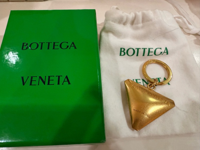 Bottega Veneta BV經典三角 厚實 鑰匙圈-1