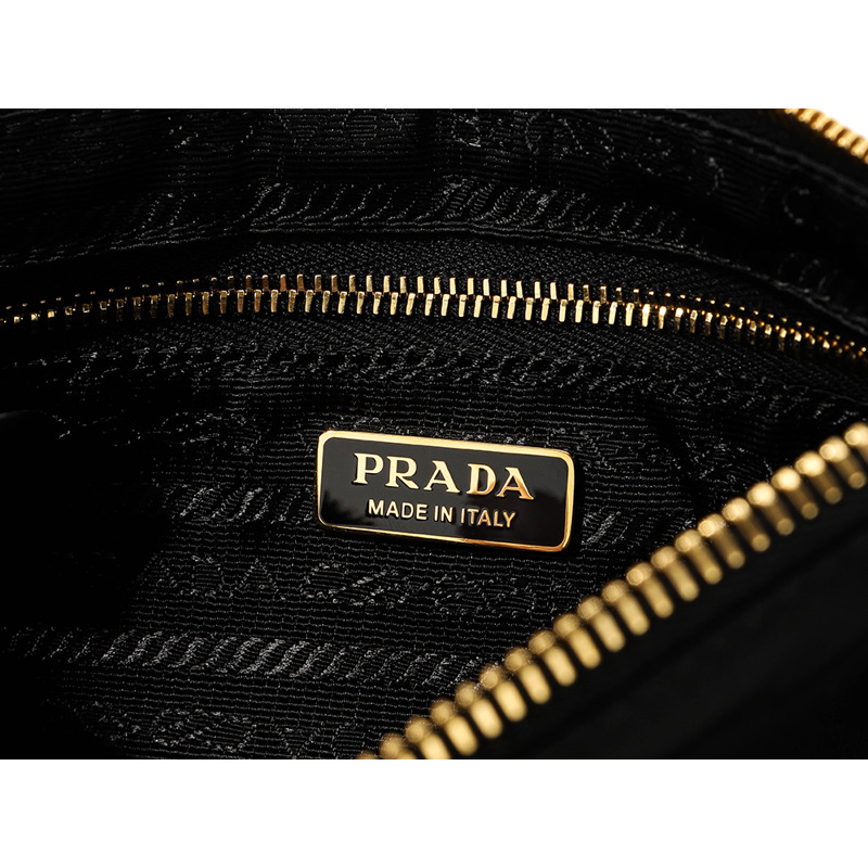 PRADA 24FW 女士尼龍斜背包-16