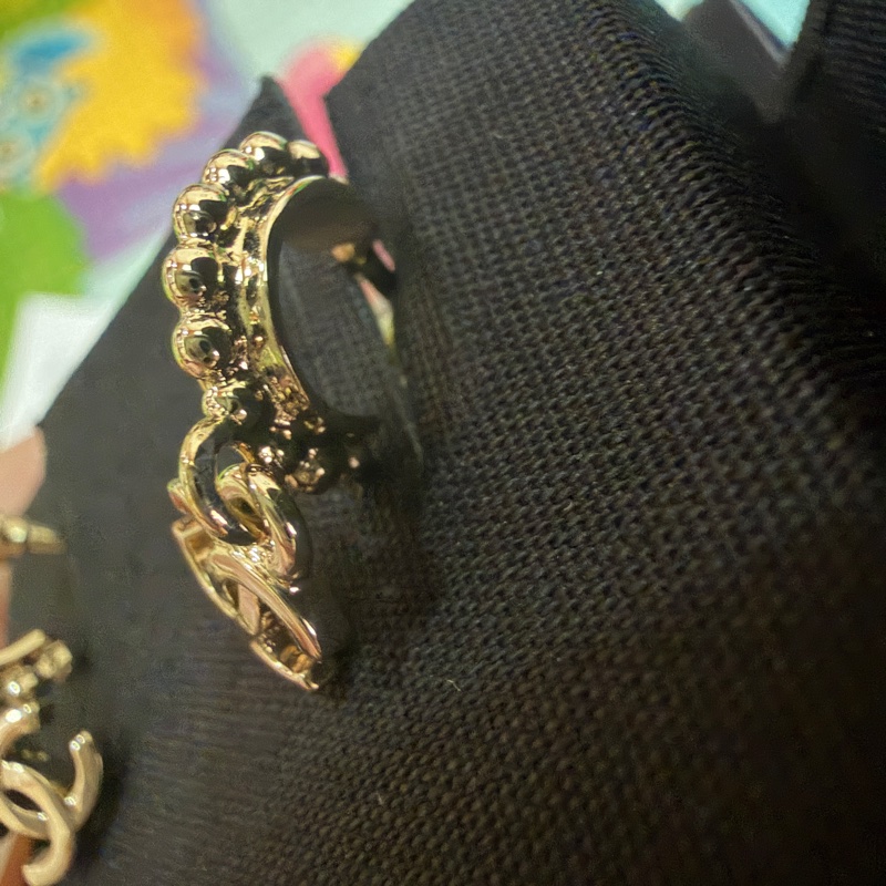 香奈兒。金色垂釣小耳環。-2