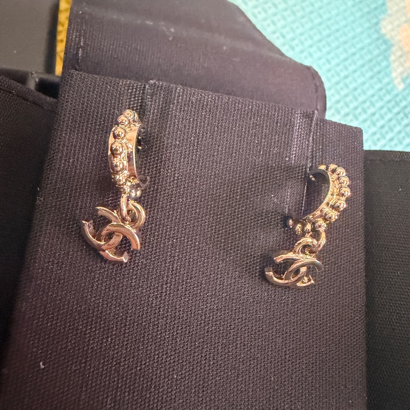 香奈兒。金色垂釣小耳環。-3
