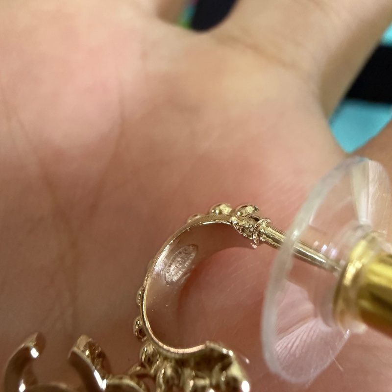 香奈兒。金色垂釣小耳環。-4