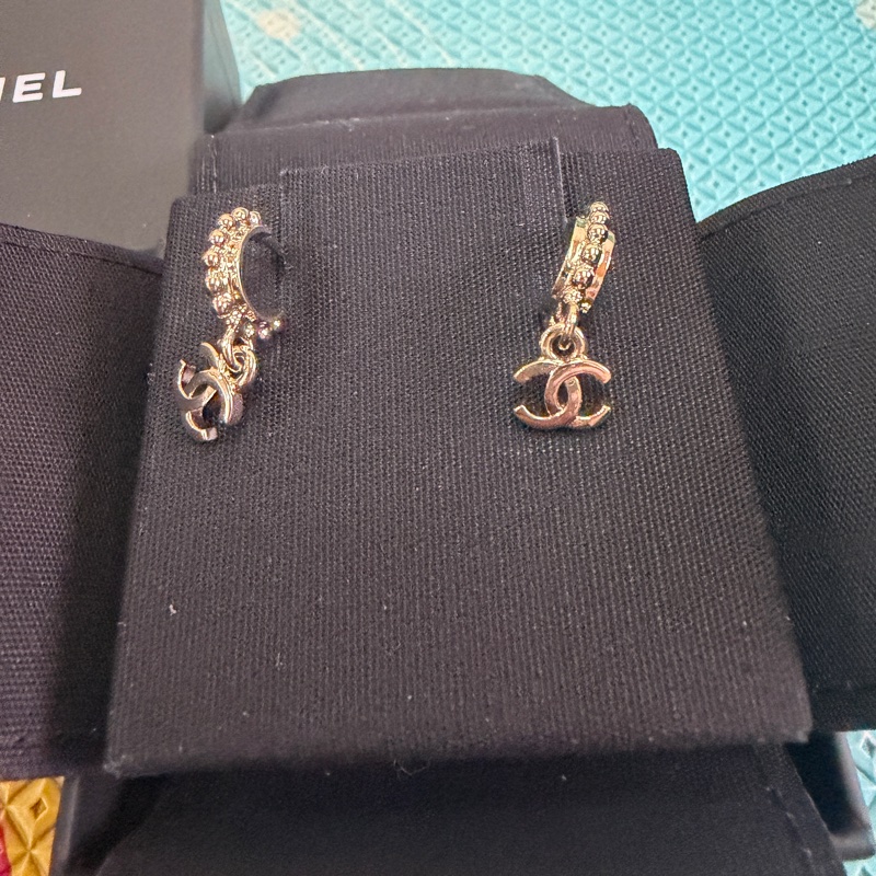 香奈兒。金色垂釣小耳環。-8