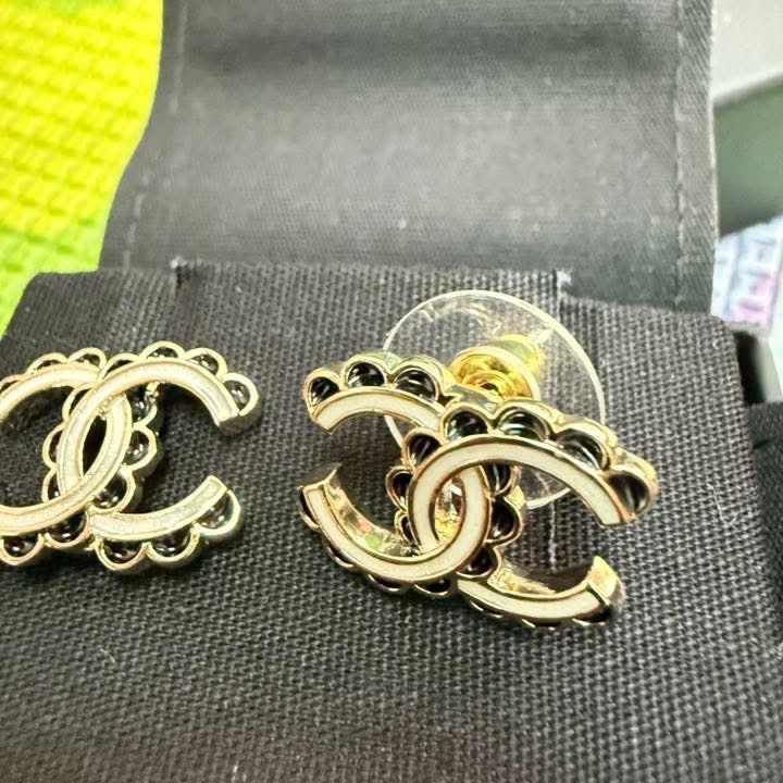 香奈兒。Chanel。24B。法式滾邊雙C耳環-6