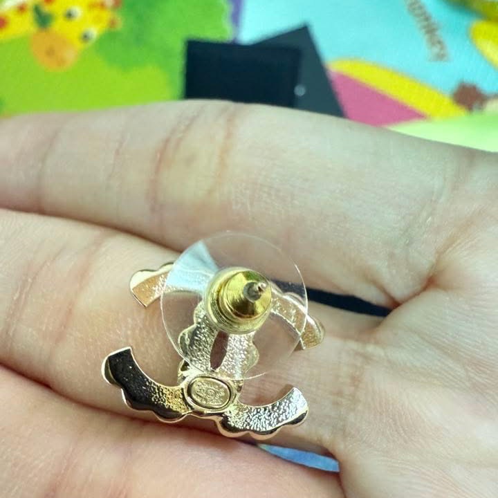 香奈兒。Chanel。24B。法式滾邊雙C耳環-8