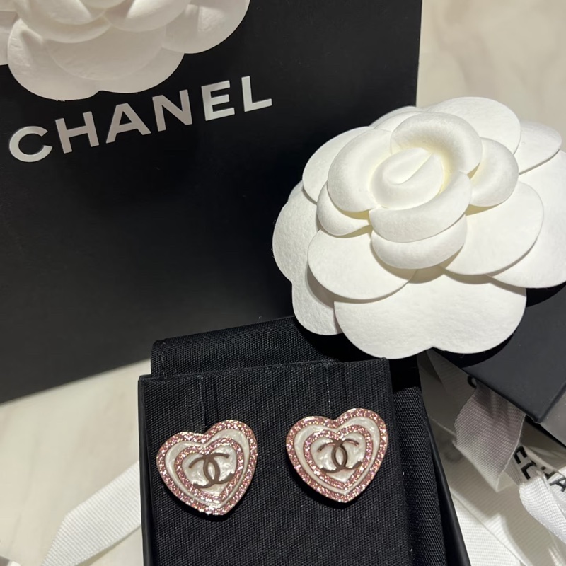 Chanel 24s愛心粉鑽珍珠母貝耳環。-5