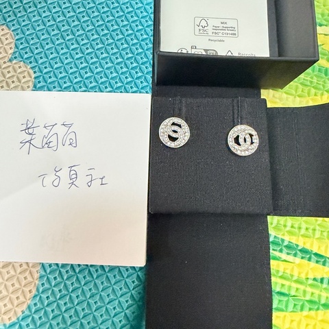 Chanel 23K。雙C菱格紋鑽耳環。