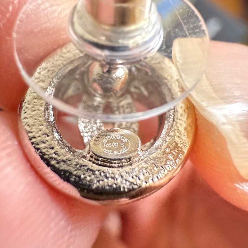 Chanel 23K。雙C菱格紋鑽耳環。-3