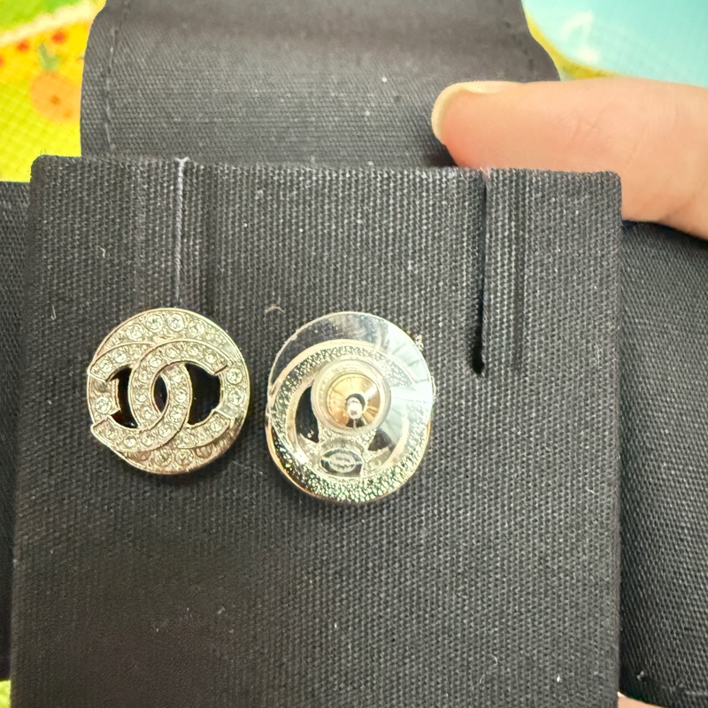 Chanel 25s 銀色圓形。雙C logo 滿鑽-1