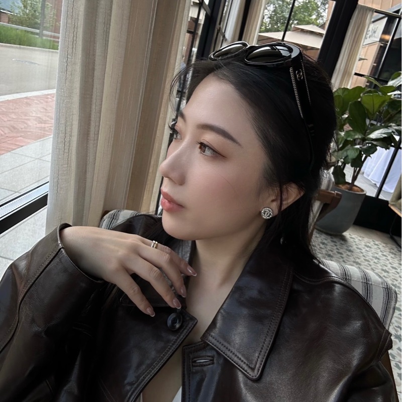 Chanel 25s 銀色圓形。雙C logo 滿鑽-4