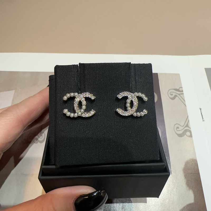 Chanel 雙C水鑽拼珍珠針式耳環-1