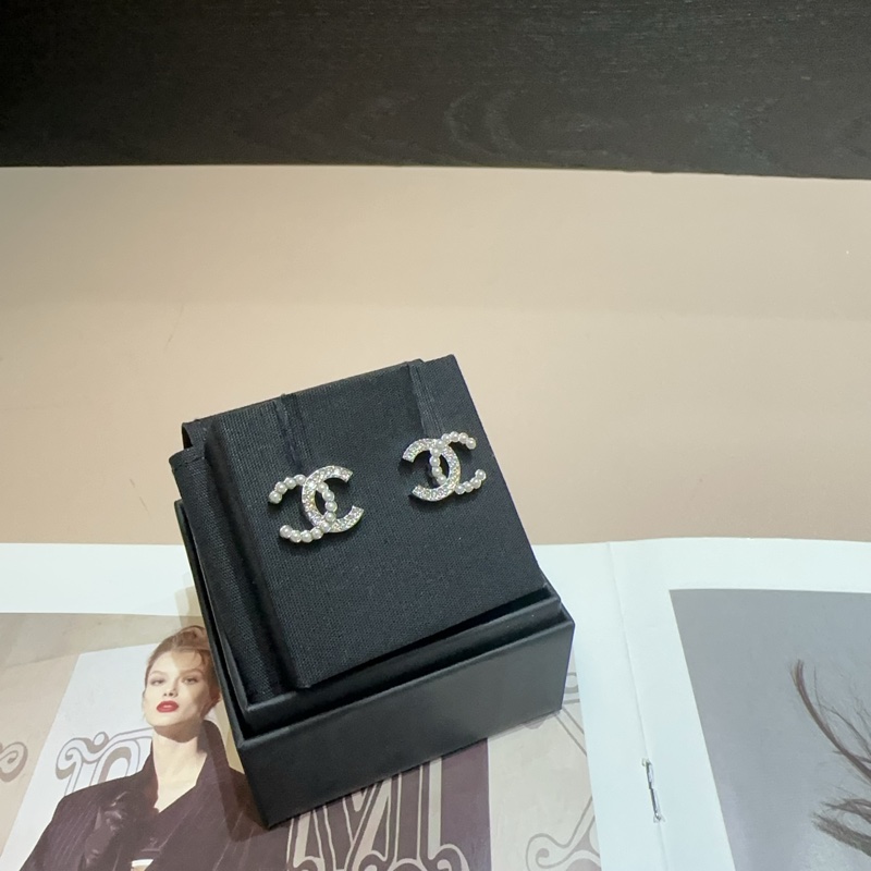 Chanel 雙C水鑽拼珍珠針式耳環-3
