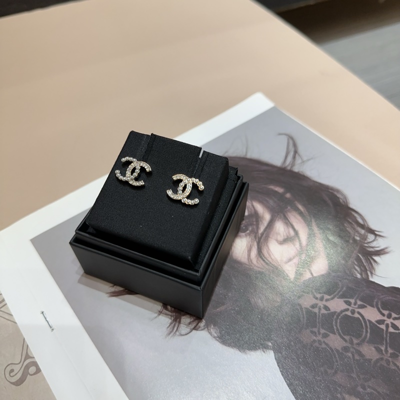 Chanel 雙C水鑽拼珍珠針式耳環-6