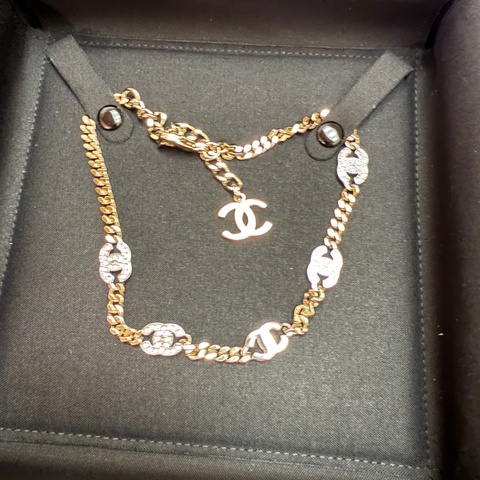 香奈兒。25C。五花choker。Jennie同款