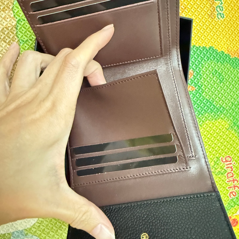 香奈兒。三折短夾。黑金荔枝皮-5