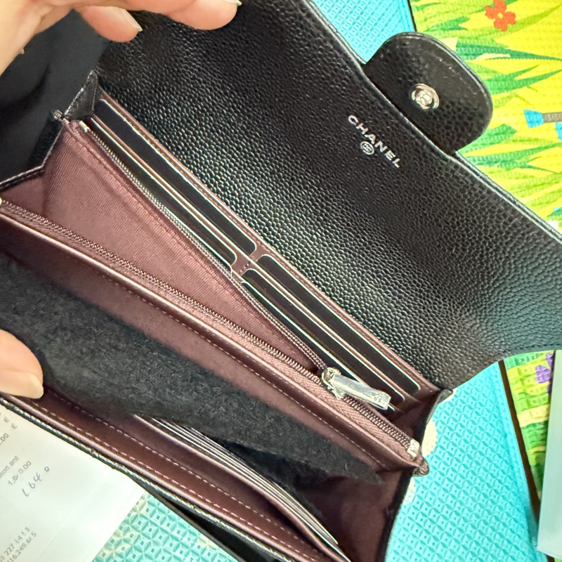 香奈兒。Chanel 荔枝皮經典長夾。銀-1