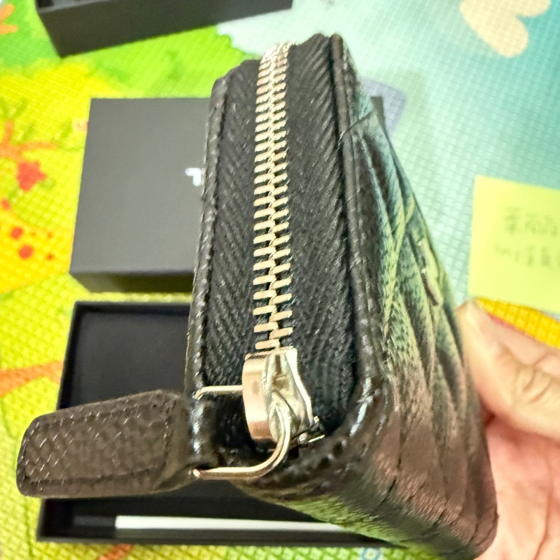 香奈兒。ㄇ字黑銀零錢包-5